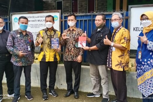 BUPATI BATANG KUNJUNGI TBM JENDELA HATI UNTUK MENINJAU PARA PENJAHIT