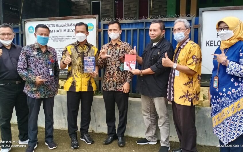 BUPATI BATANG KUNJUNGI TBM JENDELA HATI UNTUK MENINJAU PARA PENJAHIT