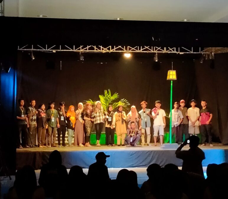 Perdana Pentas Teater Bambu PKBM Hati Mulya