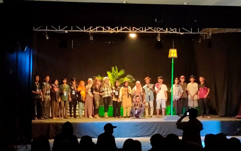 Perdana Pentas Teater Bambu PKBM Hati Mulya